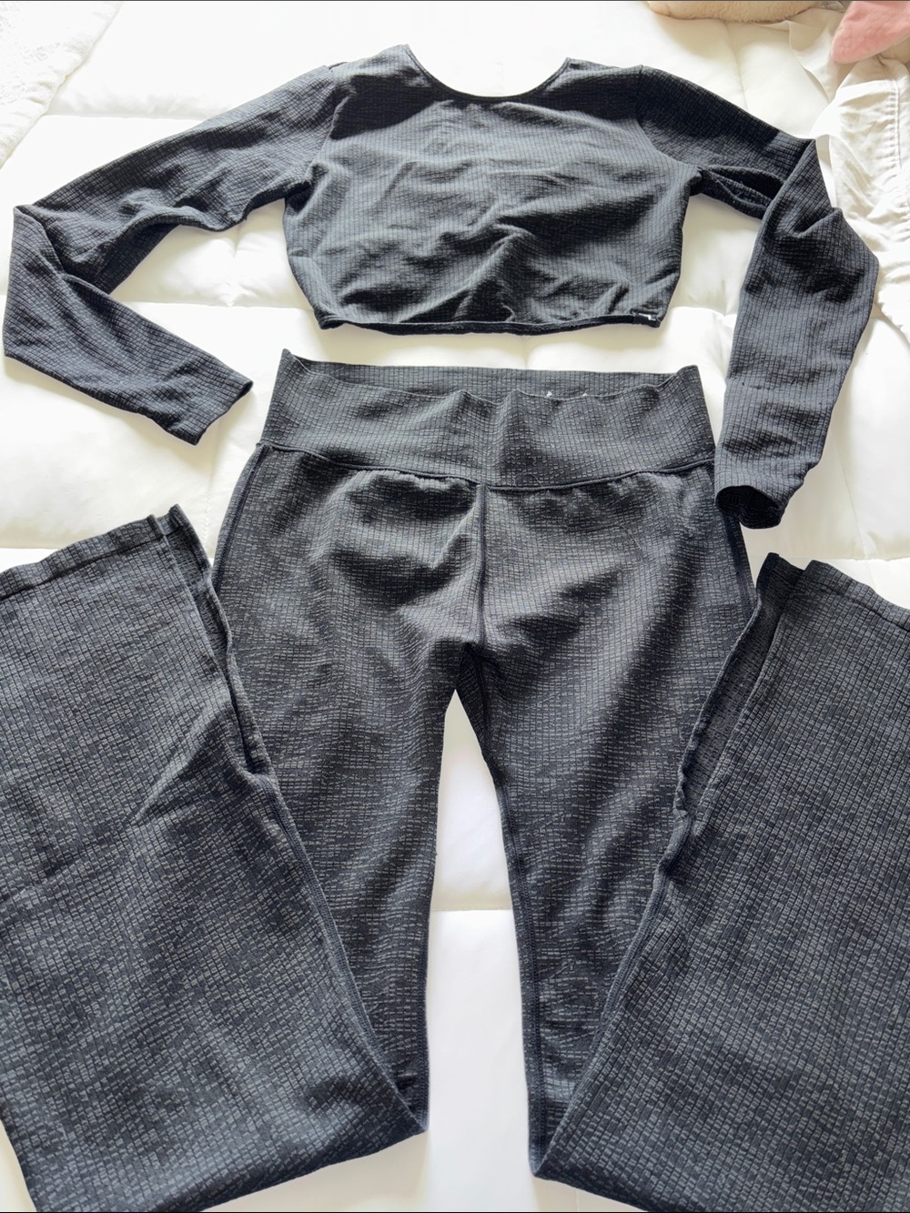 JoyLab Black Long Sleeve Crop Top with High-Waist Wide Leg Pants - Picture 3 of 11